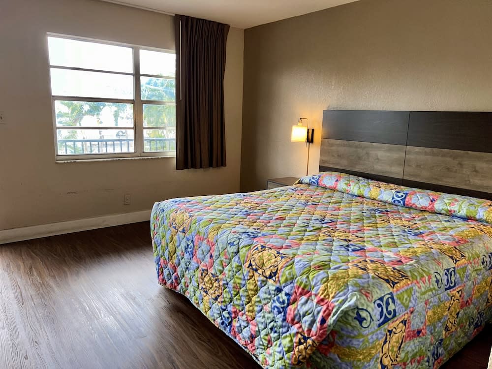 Americas Best Inn and Suites Fort Lauderdale North 4