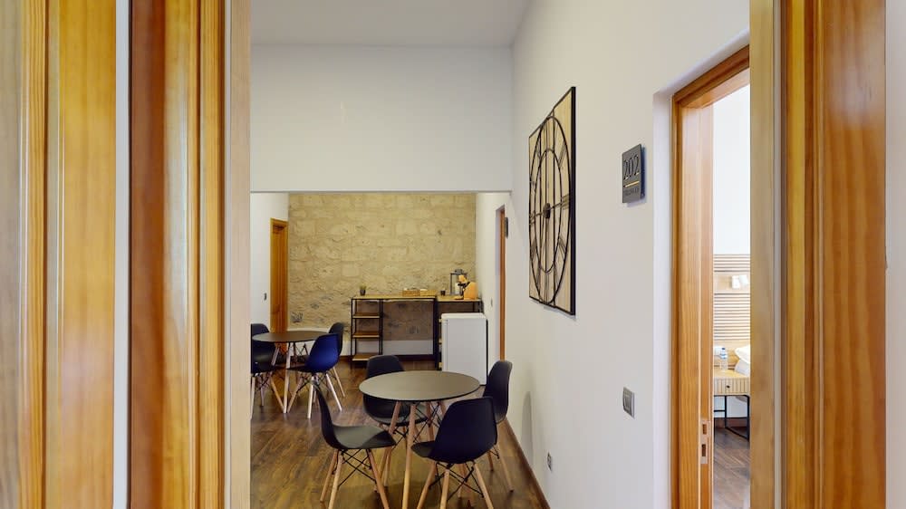 Triana Rooms EH 2