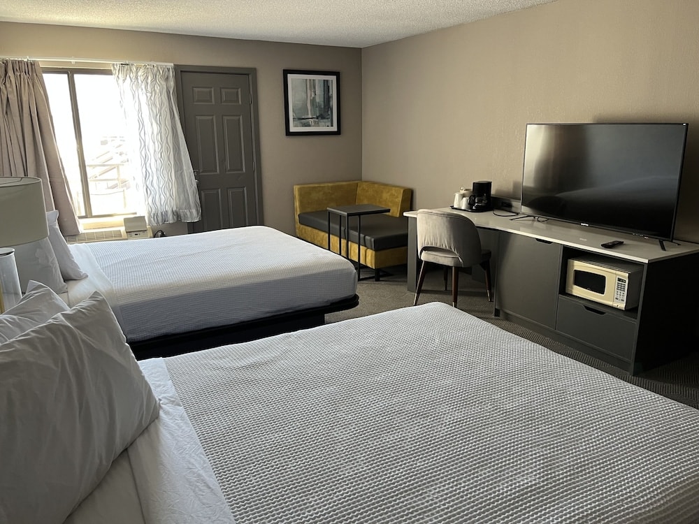 The Wander Hotel by Wyndham 1