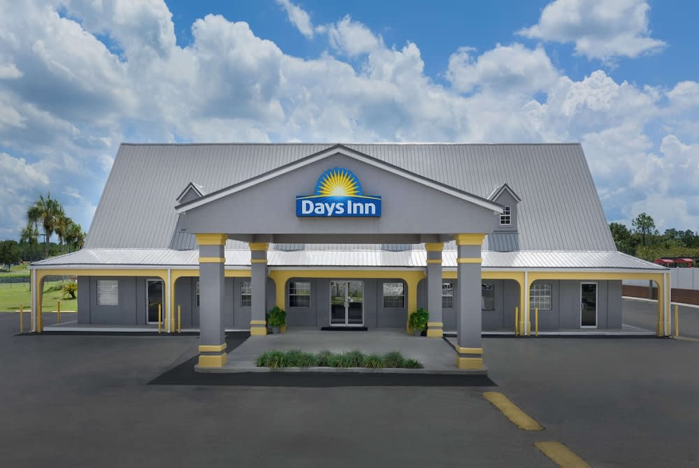 Days Inn by Wyndham Lake City I-75 1