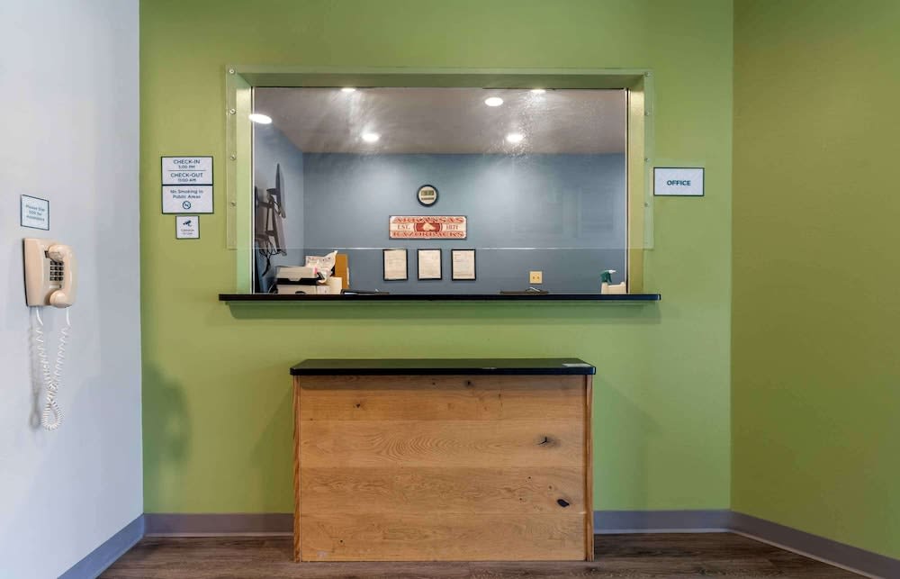 WoodSpring Suites Fayetteville I-49 2
