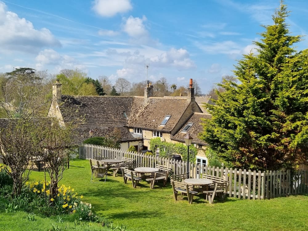 The White Hart 1