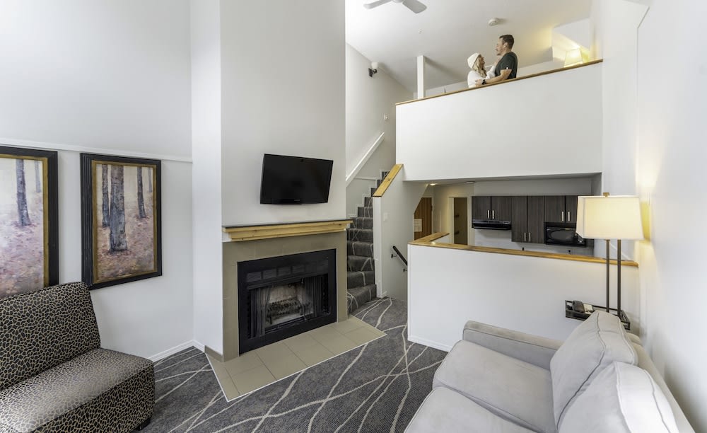 Mountain Side Hotel Whistler by Executive 4