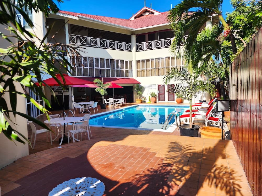 Altamont Court Hotel 1