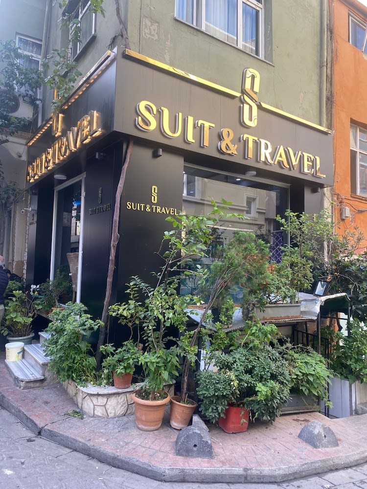 Suit Travel 1