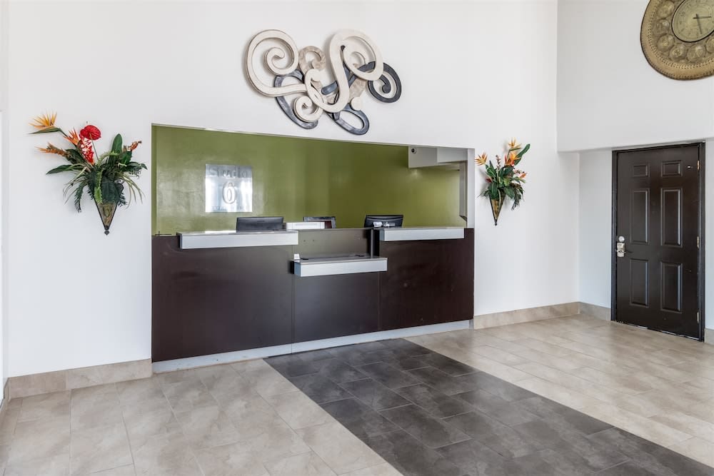 Studio 6 Arlington, TX 4