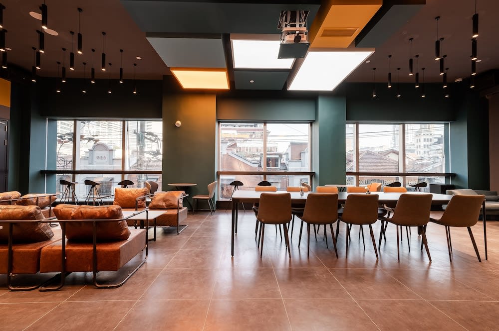 Dayin Youth Hostel - East Nanjing Road & People's Square & The Bund -Large Social Area -Bar -Café -Gym -Free Laundry Luggage Storage -24H Front Desk -English Service 1
