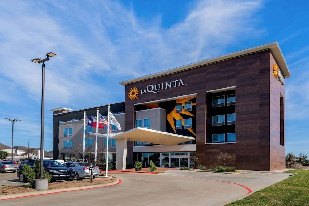 La Quinta by Wyndham Houston Cypress 1