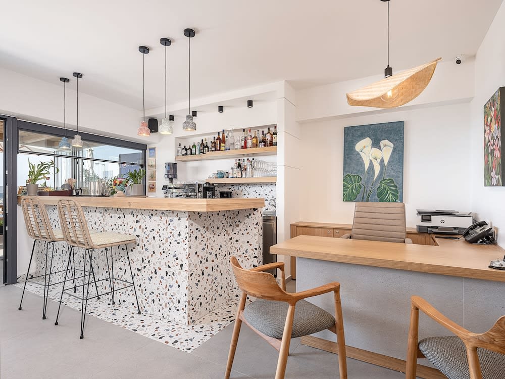 Calla Luxury Seafront Suites 2