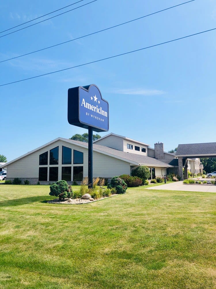 AmericInn by Wyndham Iowa Falls 1