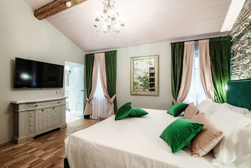 Aurum - Como Luxury Suites 2