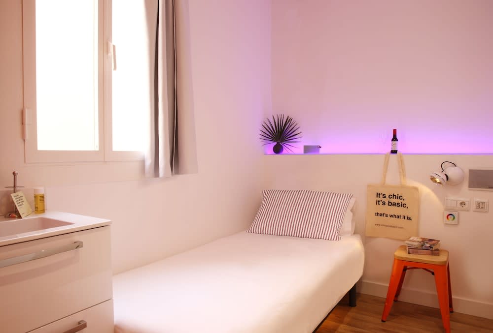 Chic & Basic Tallers Hostal 1