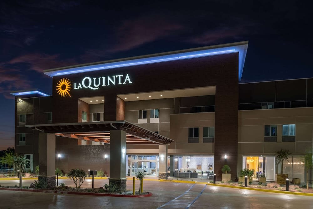 La Quinta Inn & Suites by Wyndham Yucaipa 1