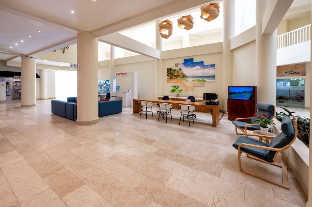 Viva Tangerine by Wyndham, A Trademark All Inclusive 2