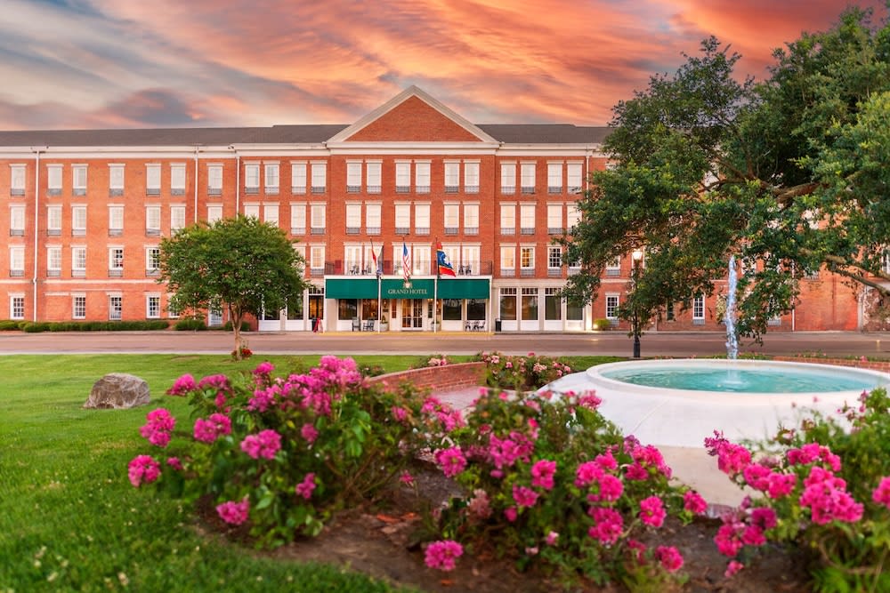 Natchez Grand Hotel & Suites On the River 1