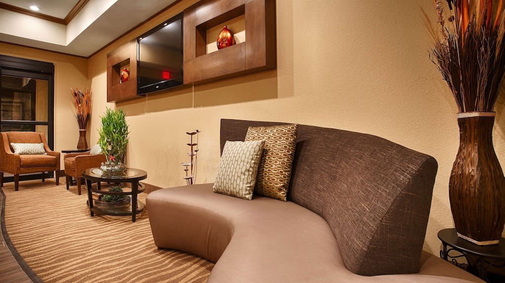 Best Western Plus Seminole Hotel & Suites 4