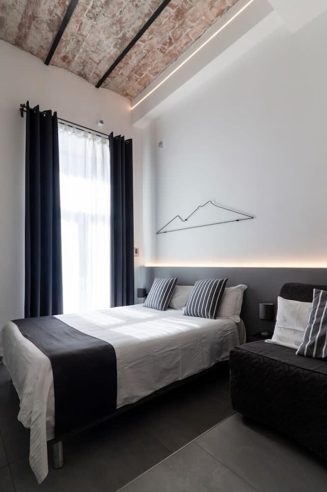 VESUCHARME SUITE Luxury Room 1