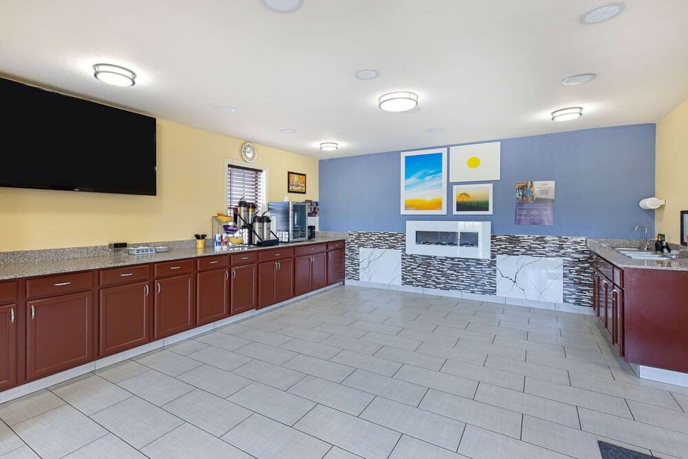 Days Inn by Wyndham Holladay 2