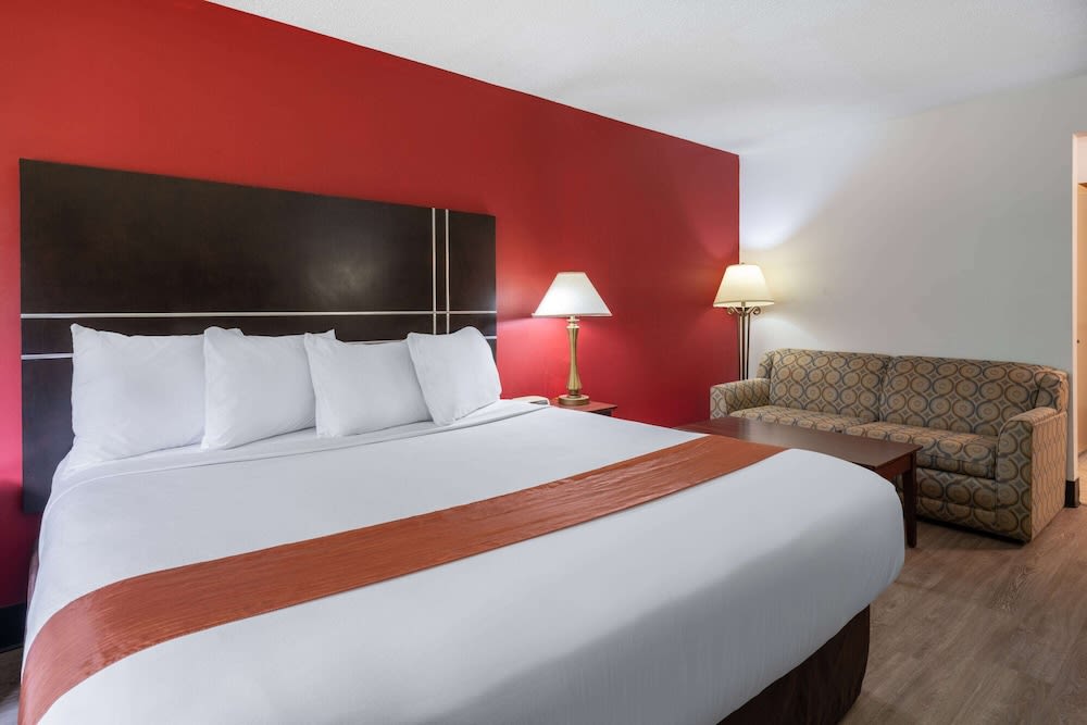 Travelodge by Wyndham Merrill 5