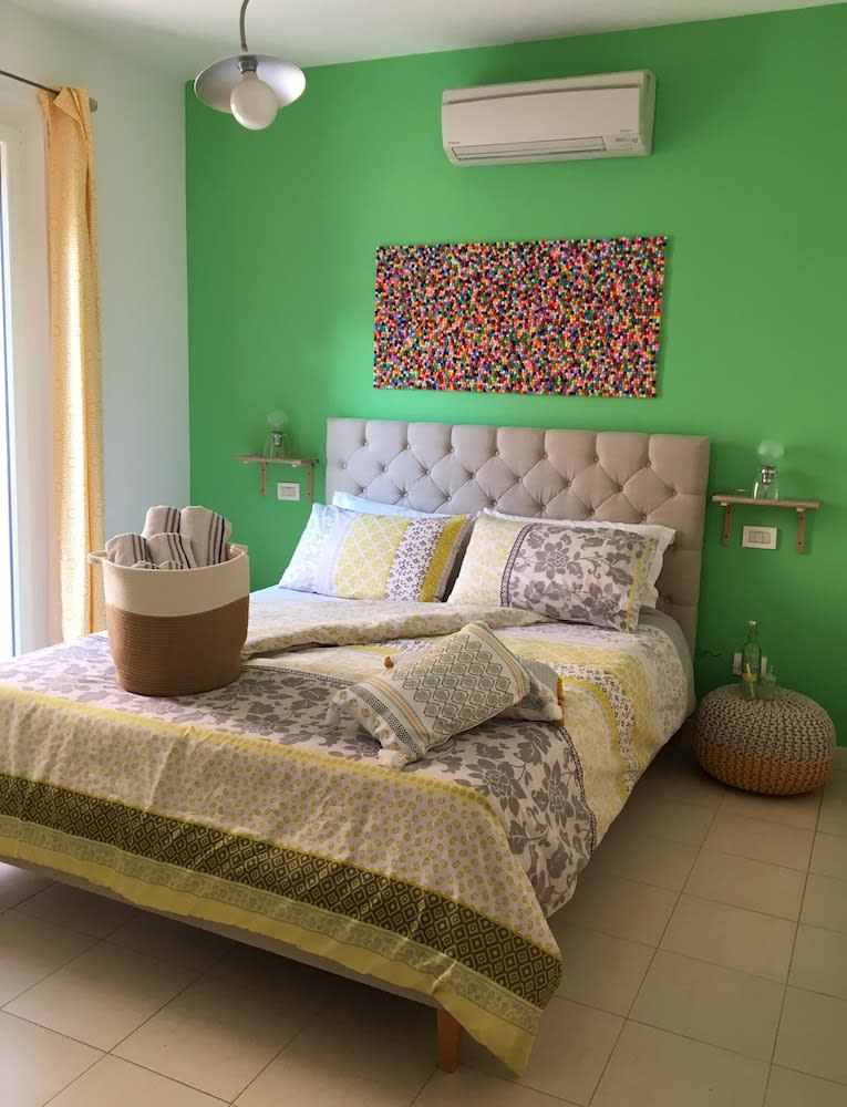 Intra Rooms 2