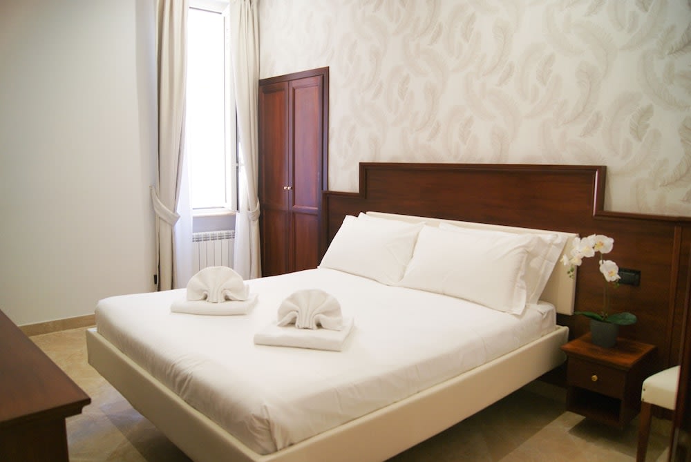 Glam Luxury Rome 1