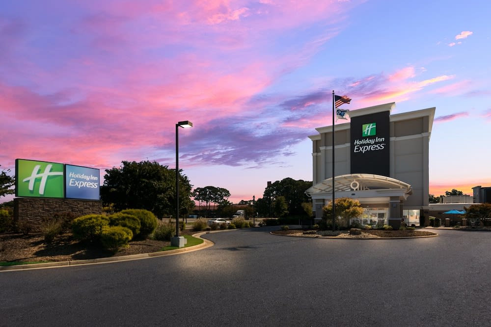Holiday Inn Express HAMPTON - COLISEUM CENTRAL by IHG 1