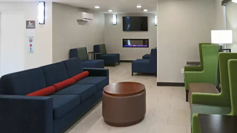 Comfort Inn & Suites Brunswick I-95 2