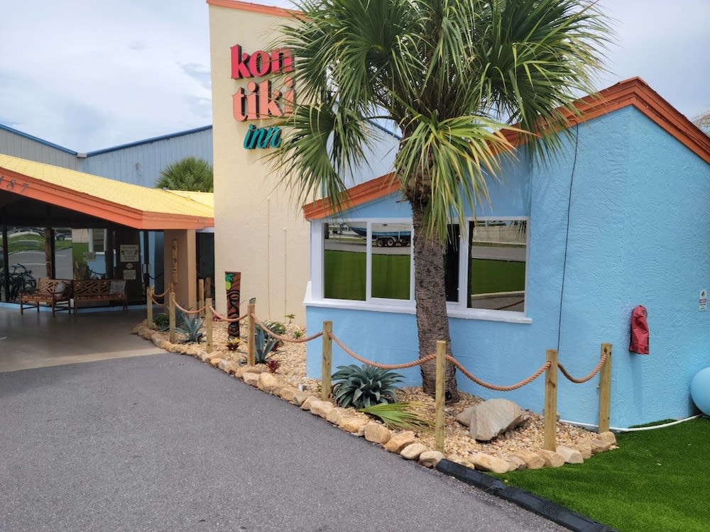Kon Tiki Inn 1