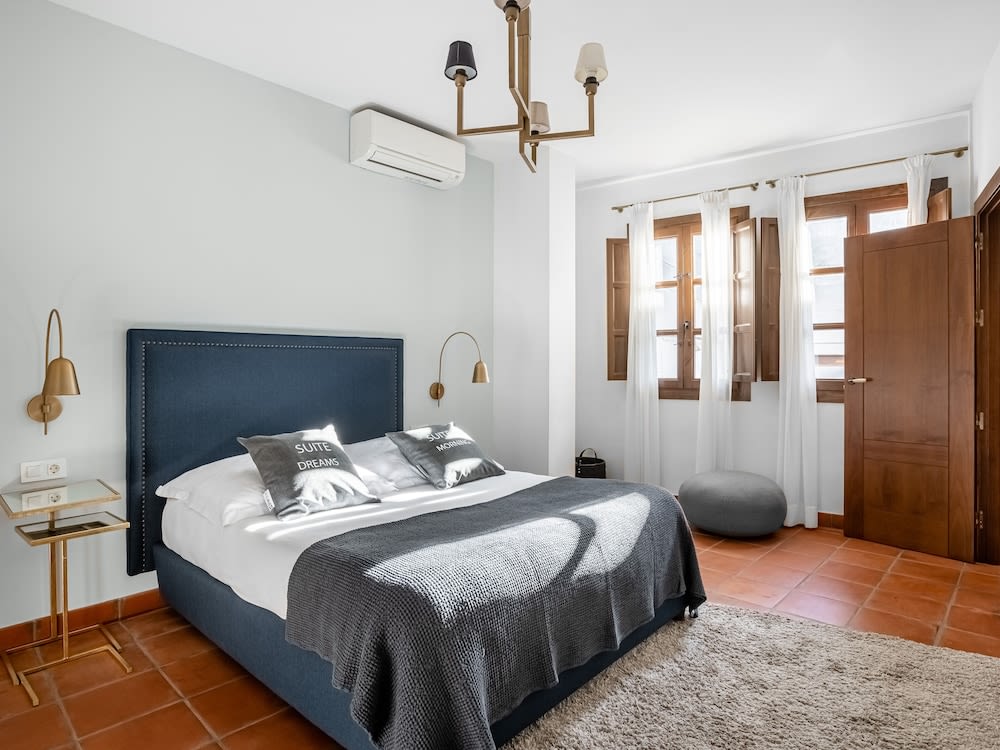 Limehome Granada Calle Sta. Ana 1