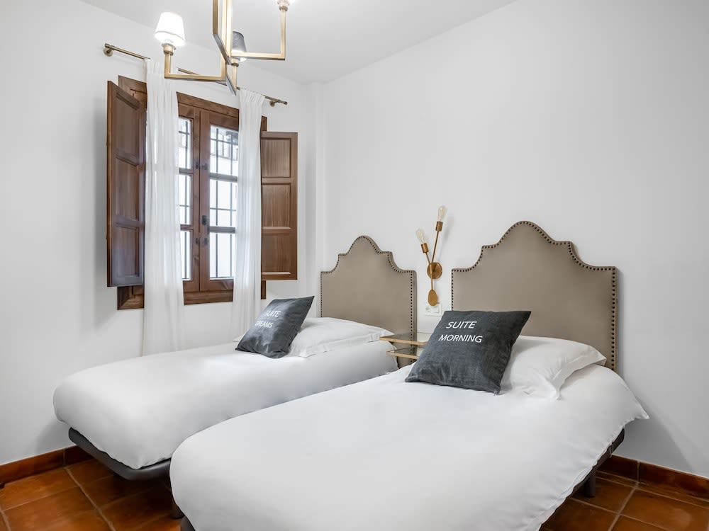 Limehome Granada Calle Sta. Ana 4