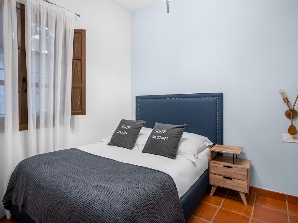 Limehome Granada Calle Sta. Ana 2