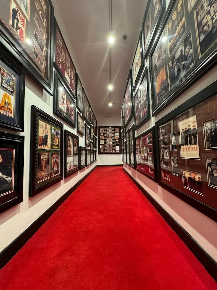 The Hollywood Franklin Hotel near Universal Studios 2