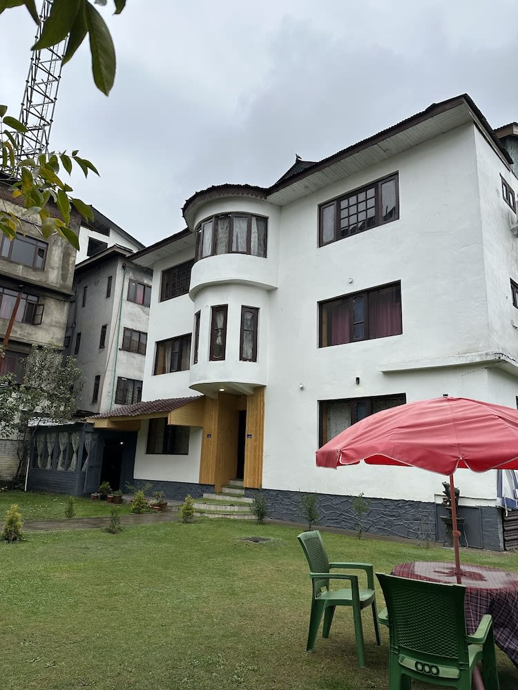 The Iceland Hotel Srinagar 1