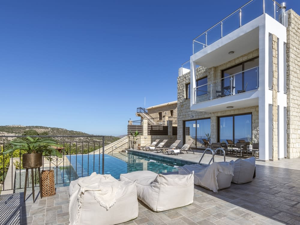 3-bdr Villa With Stunning Infinity Pool 1