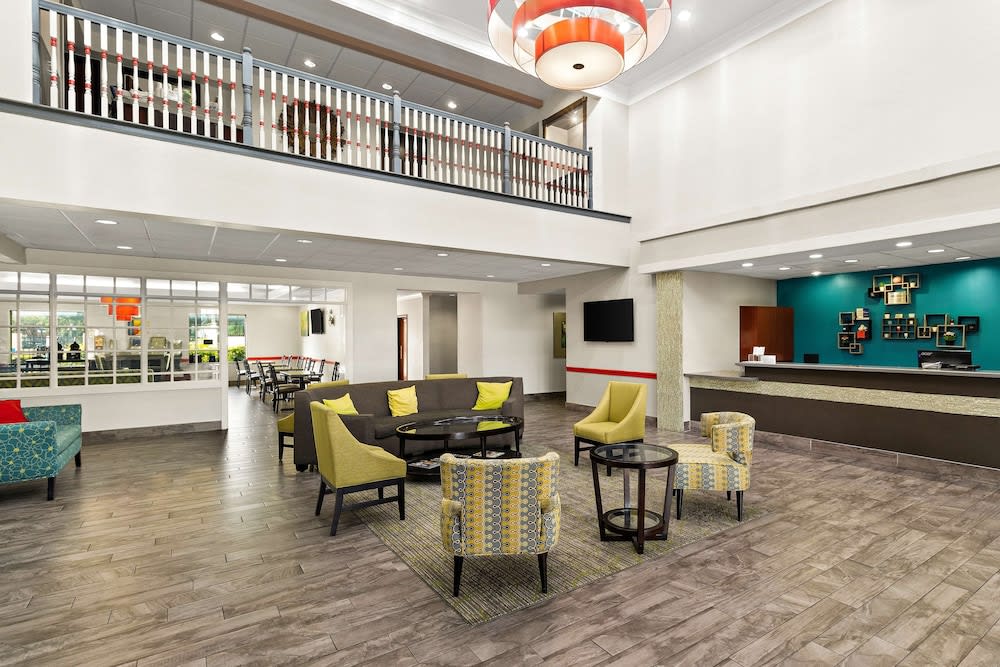 Best Western Galleria Inn & Suites 1