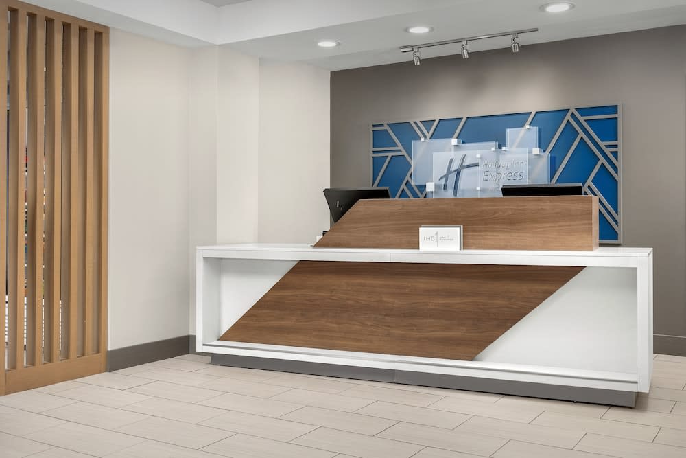 Holiday Inn Express Hotel & Suites Greensboro Airport Area by IHG 2