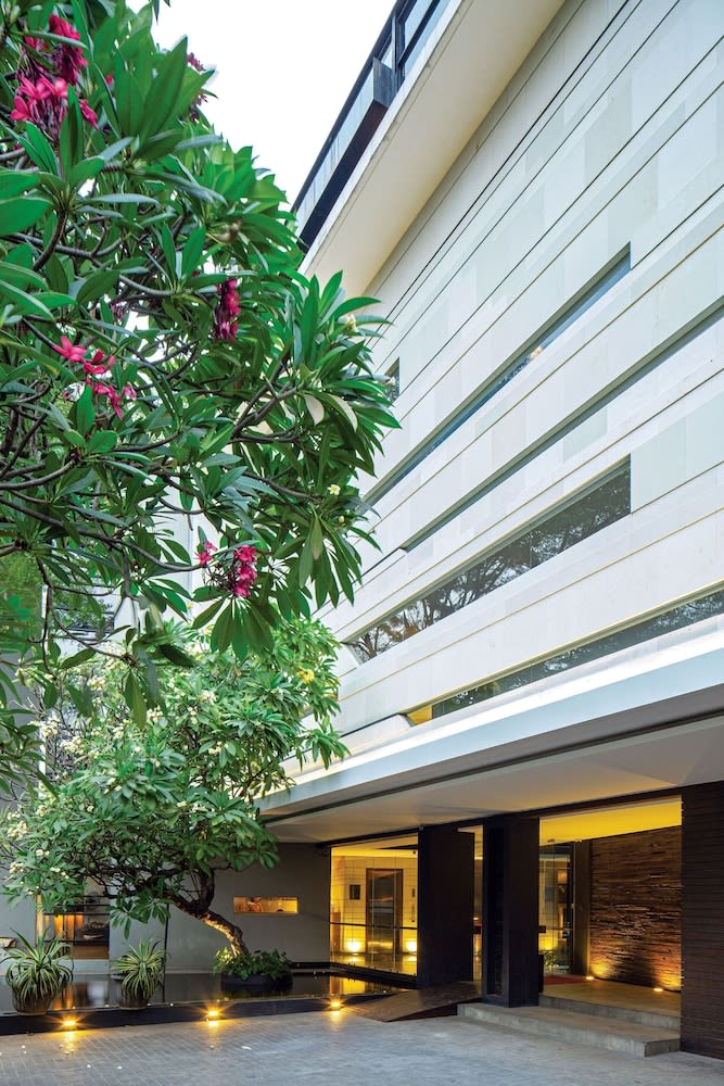 Miers Kuningan, ARTOTEL Curated 5