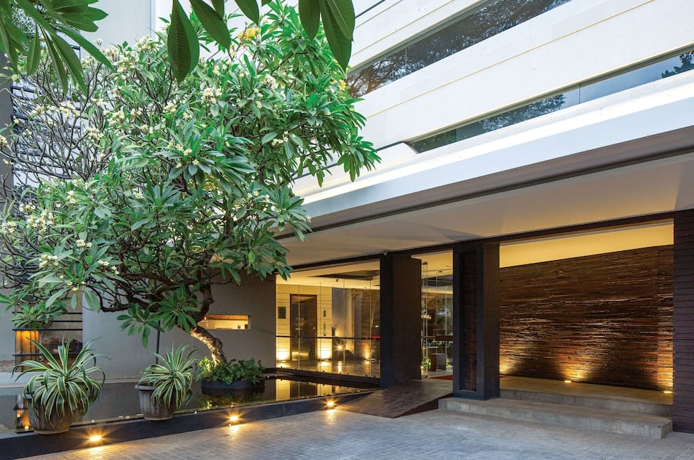 Miers Kuningan, ARTOTEL Curated 4