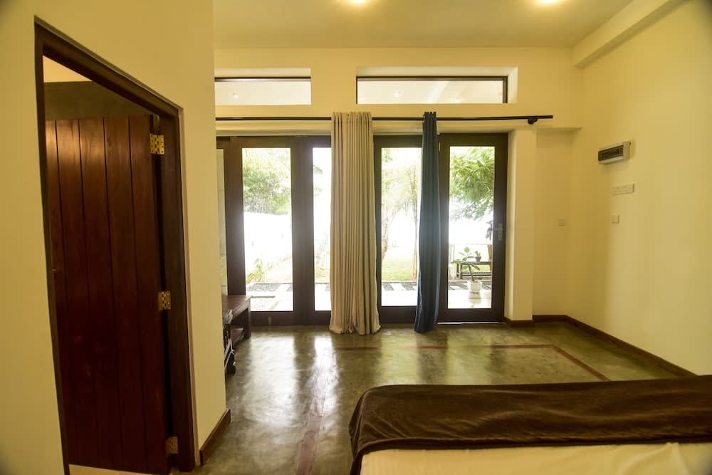 Hiru Lagoon Negombo 2