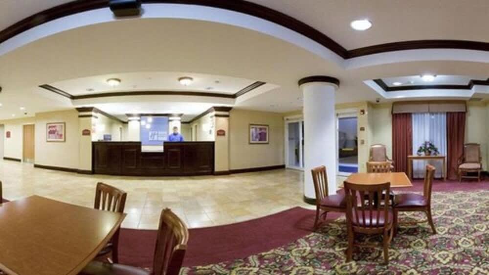 Holiday Inn Express Hotel & Suites Brooksville West by IHG 2