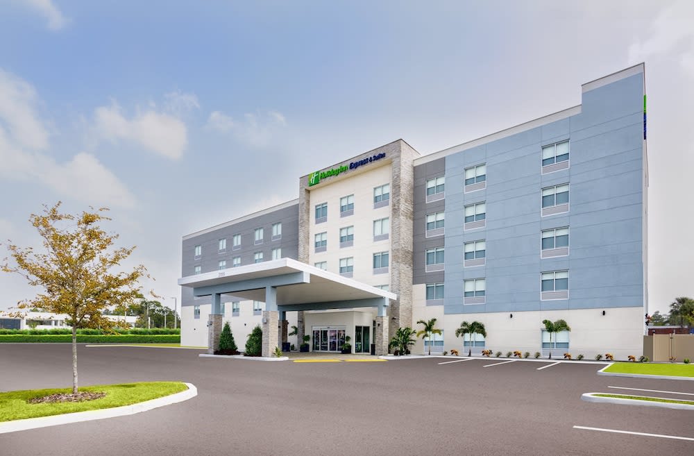 Holiday Inn Express & Suites TAMPA STADIUM - AIRPORT AREA by IHG 1