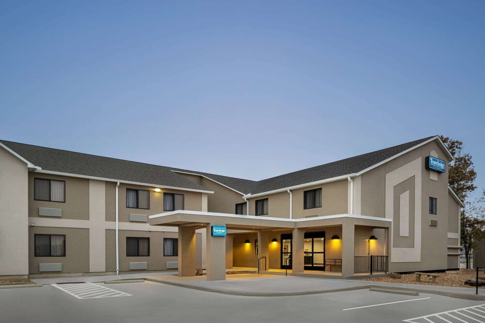Travelodge by Wyndham Dexter 1