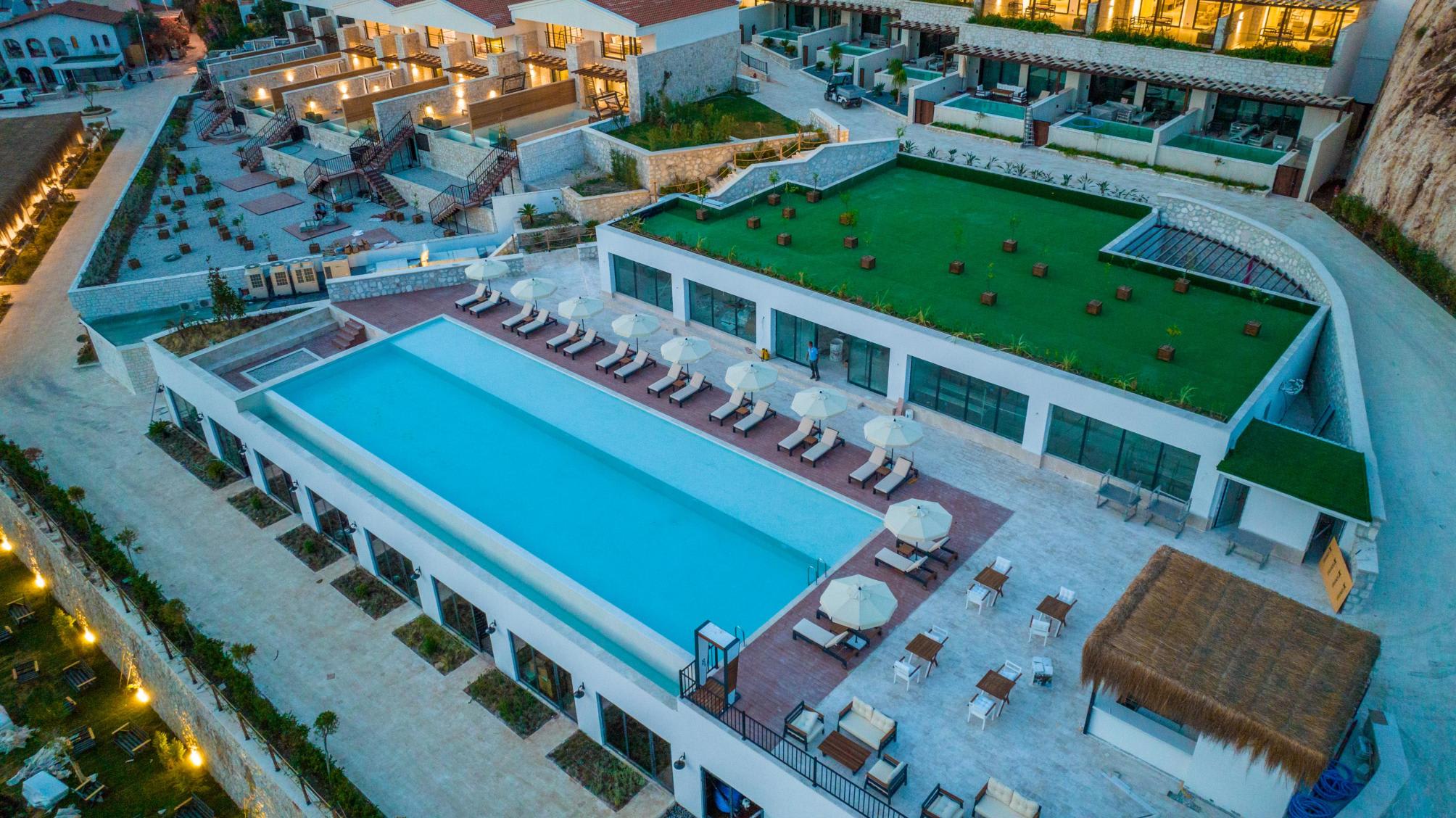 Lures Hotel 2