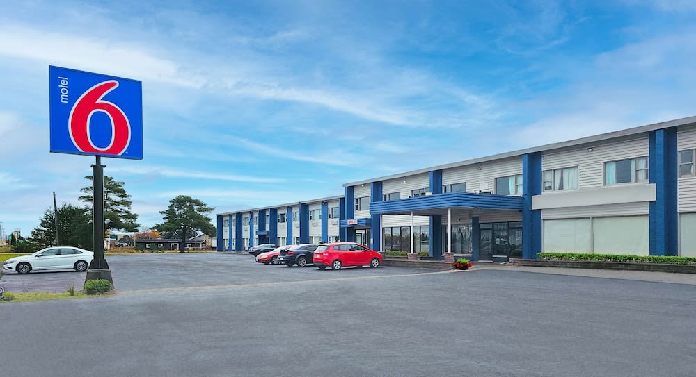 Motel 6 Sault Ste. Marie, ON 1