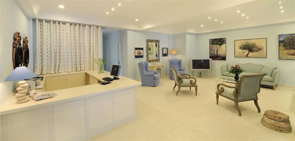 Alesahne Beach Hotel 1