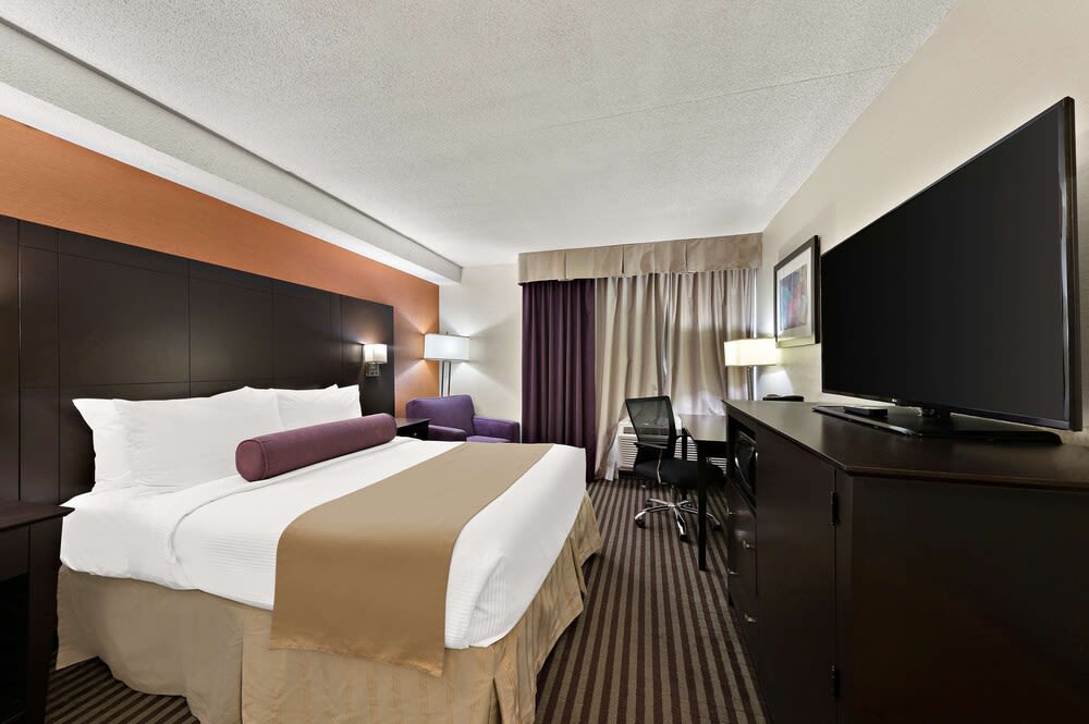 Best Western Plus Toronto North York Hotel & Suites 1
