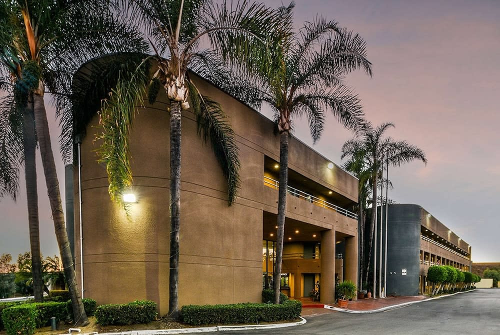 Travelodge by Wyndham Commerce Los Angeles Area 1
