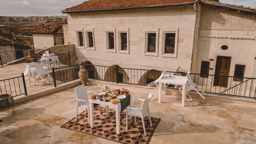 DAPHNE CAVE HOTEL 1