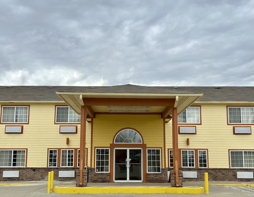 Super 8 by Wyndham Platte City Kansas City Area 1