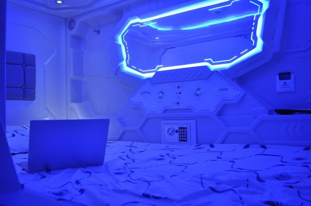 Cosmos capsule coworking London 3